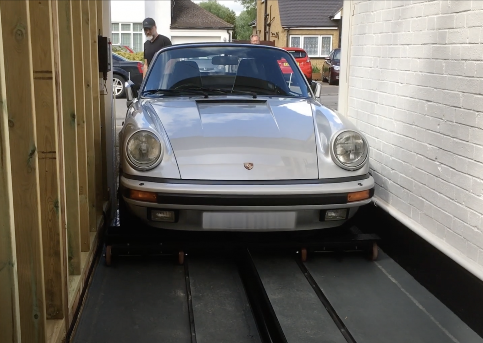 How to Park Your Car in Tight Spaces - My Parker